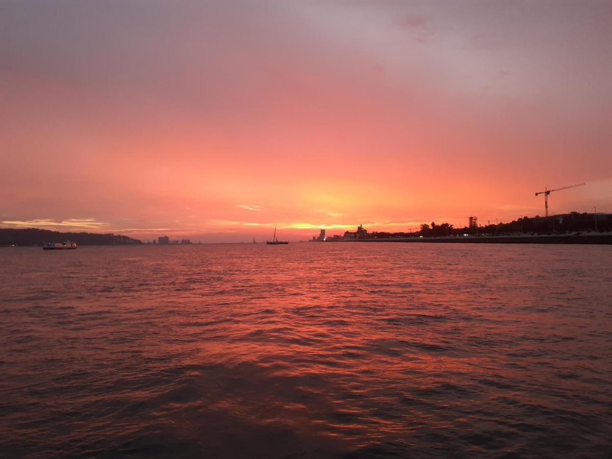Lisbon Tagus River 2 Suites Private Pool D Almada Exterior foto